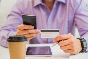 Smart Ways to Manage Multiple Credit Cards Without Stress
